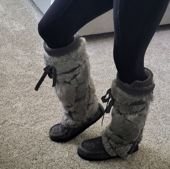 Tall Wrap Manitoba Mukluks - Picture 4 of 10